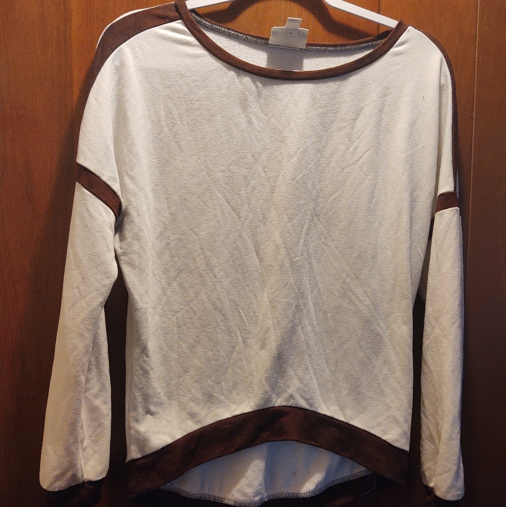 🚨Bisou Bisou women's shirt size XS (T10)